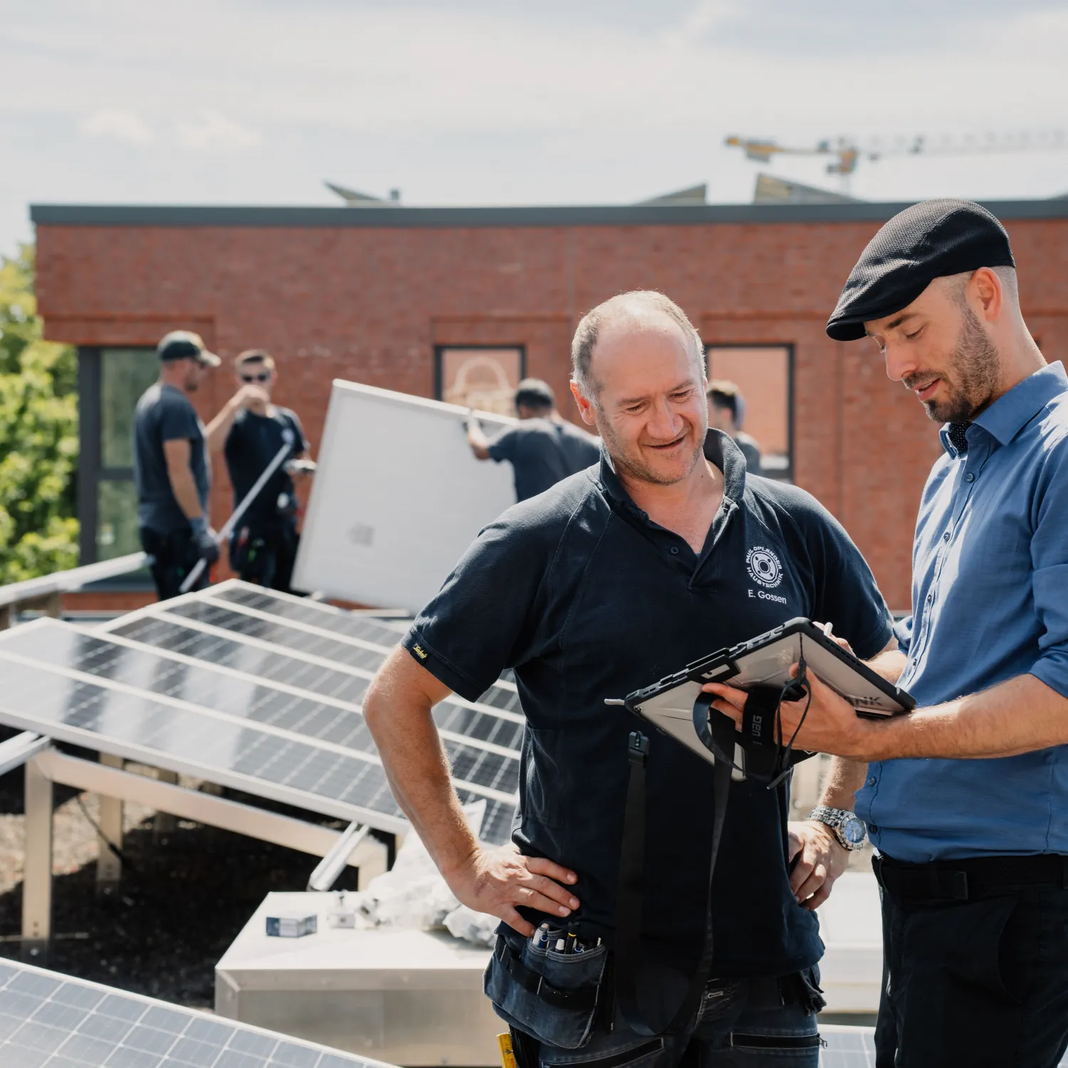 FRANK Planungsteam auf einem Solardach