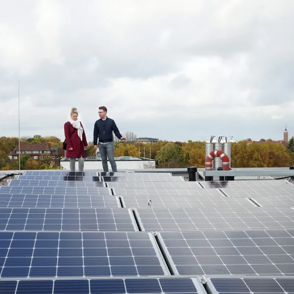Photovoltaikanlagen von FRANK auf dem Dach für eine saubere Energieversorgung.